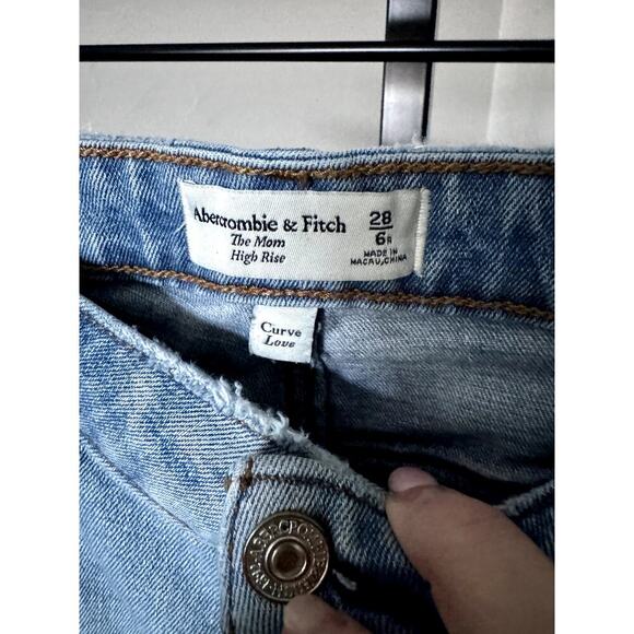 Abercrombie & Fitch The Mom High Rise Jeans Distressed - Picture 3 of 3